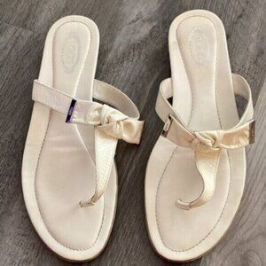 Tod’s Leather Open Toe Thong Sandals White Patent Knot Bow Italian 8.5 / 39